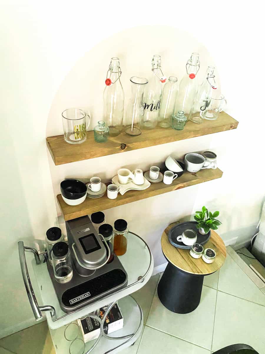 How to decorate using unused kitchenware in your kitchen